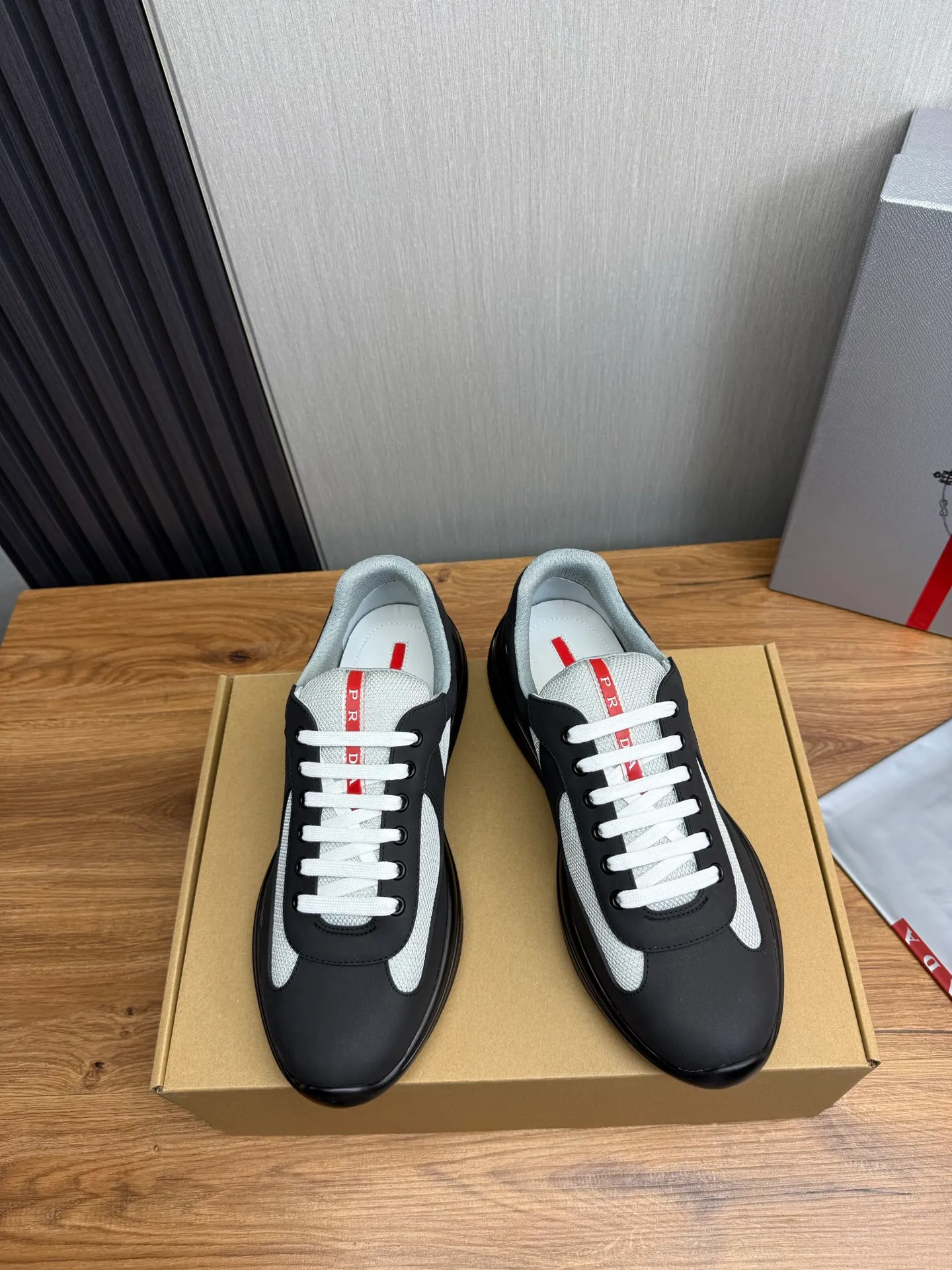Men's shoes 640💰 [PRADA] Hot selling items🔥Must be recommended every day~~ Official website synchronized, 1:1 high quality shipments✔️ Imported cowhide fabric, rubber material + cowhide lining, original bottom, high-end airplane box packaging🎁 38-45 (38.45 custom-made, non-returnable)